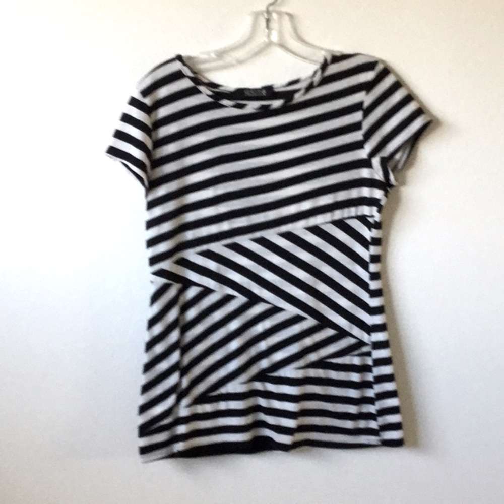 Trick geometric pullover top women’s black white